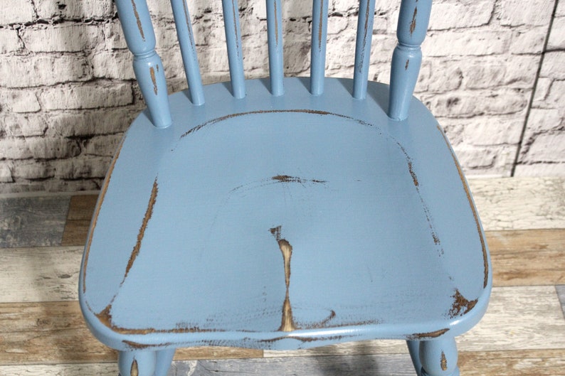 Chaise minable transformée en chaise à barreaux chaise en bois bleu pastel années 60 meubles shabby chic vintage maison de campagne campagne image 4