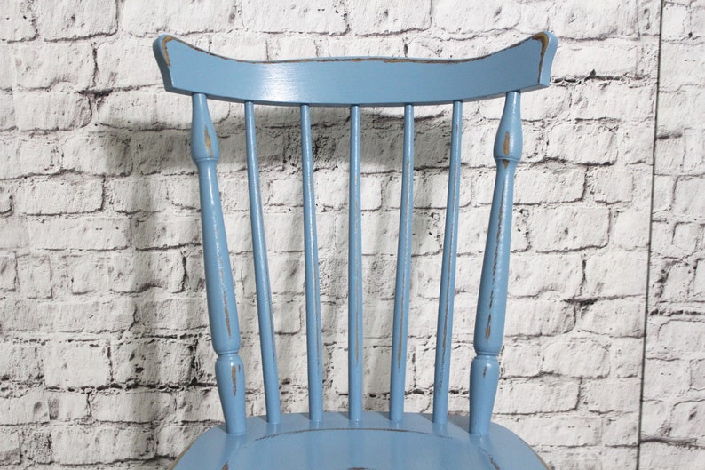 Shabby Stuhl gedrechselter Sprossenstuhl Holzstuhl pastell blau 60er Jahre Shabby Chic Möbel Vintage Landhaus Country Bild 3