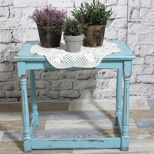 Table d'appoint/tabouret en bois style shabby chic, bleu turquoise, années 60, mobilier vintage de style campagne.