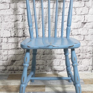 Chaise minable transformée en chaise à barreaux chaise en bois bleu pastel années 60 meubles shabby chic vintage maison de campagne campagne image 2