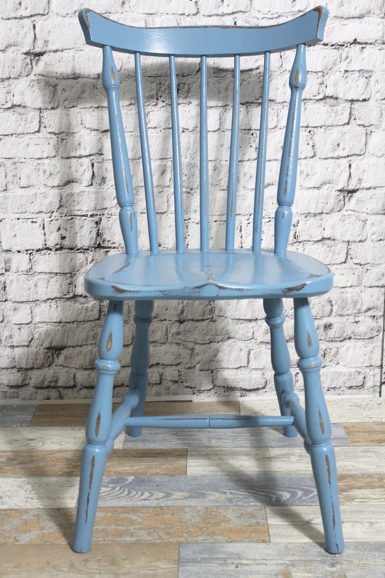 Chaise minable transformée en chaise à barreaux chaise en bois bleu pastel années 60 meubles shabby chic vintage maison de campagne campagne image 2