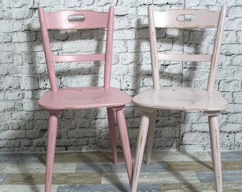 2x alter Holzstuhl Stuhl Küchenstuhl rosé fuchsia rosa 60er Jahre Shabby Chic Möbel Vintage Landhaus Country