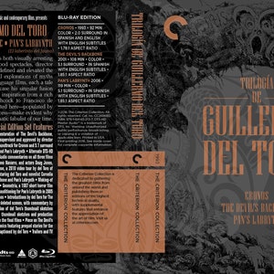 Puede incluir: Una caja de disco Blu-ray con el logotipo de Criterion Collection y el título "Trilogía de Guillermo del Toro" con las películas "Cronos", "El Espinazo del Diablo" y "El Laberinto del Fauno" listadas debajo. La caja es de color gris oscuro con texto naranja.