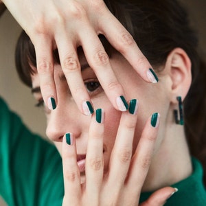 ARTIPS Lu Green Stylish Gel Nail Strips, Nail Stickers, Nail Wraps, Nail Art Supply image 3