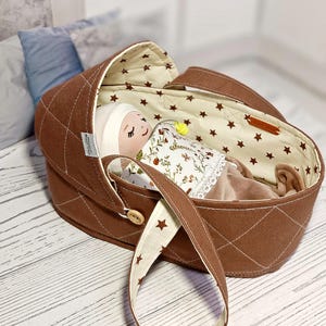 Muñeca de trapo en cuna con ropa de cama pequeña, regalo personalizado para muñecas pequeñas, juego de muñecas, regalo para baby shower, juego de simulación, juguete para niños pequeños