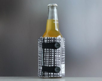 handmade drink cozy - beer cooler - adjustable bottle jacket - black white gray - can sleeve - insulated cozy - one brown paw