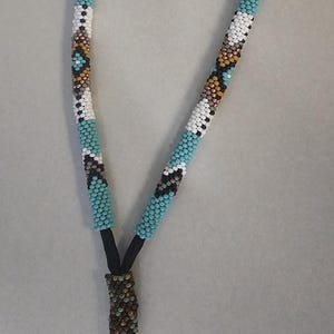 Lanière avec perles