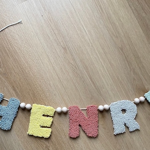Personalisierte Buchstabenkette  |  Punch Needle
