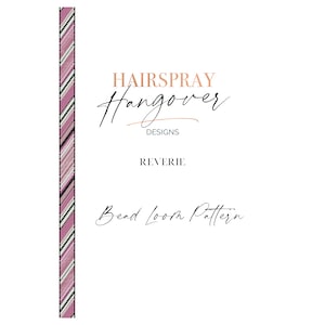 Puede incluir: Un patrón de telar de cuentas para un brazalete de rayas rosa y blanco con detalles negros. El patrón se titula "Reverie" y es de Hairspray Hangover Designs.