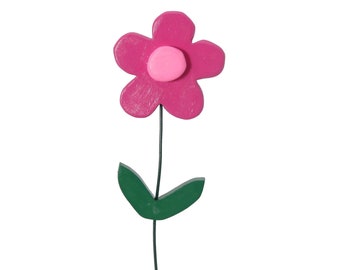 Pink Daisy with Leaves on Wire