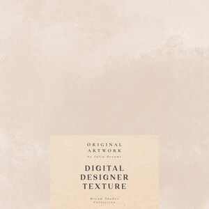 Peut inclure: Une texture de papier num&eacute;rique beige clair avec le texte "ORIGINAL ARTWORK by Julia Dreams DIGITAL DESIGNER TEXTURE Dream Shades Collection" en noir.