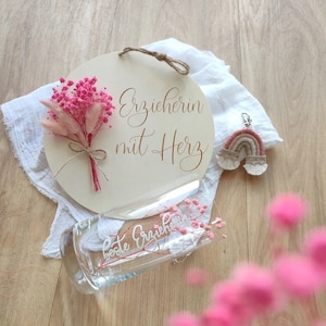 Kindergarten Abschied | Geschenkset für Erzieher | bestehend aus handbeschrifteten Holzanhänger, Schlüsselanhänger + personalisiertem Glas