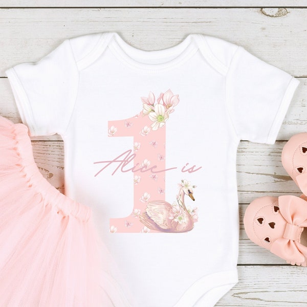 Tenue personnalisée avec numéro du 1er anniversaire du cygne rose | Je suis un deux trois | T-shirt sans manches pour bébé | Premier anniversaire | Body fille | Tutu One Today