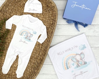 Personalisierte Hello World Blue Elephant New Baby Boy Kleidung Geschenk Set (Babygrow | Hut | Decke | Geschenk-Box) nach Hause kommen Eltern Geschenk