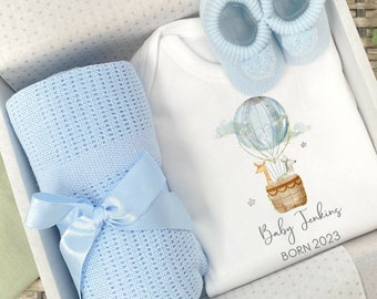 Coffret cadeau personnalisé Montgolfière pour bébé garçon | Body bleu couverture pour bébé et chaussons pour bébé | Cadeau cadeau baby shower pour nouveau-né