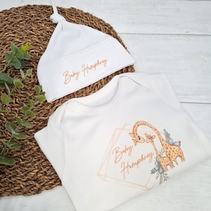 Personalised Mum & Baby Giraffe Wreath Baby Clothing Babygrow Sleepsuit Vest Bodysuit Baby Hat Blanket Gift Box Unisex Newborn Baby Gift image 2