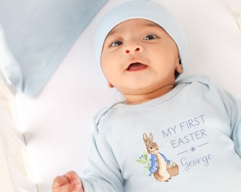 Mein erster Ostern Blauer Kaninchen Babystrampler neues Baby | Ostern personalisiert l Neues Baby l Mein erstes Ostern l Kaninchen l Jungen l Schlafanzug 1st