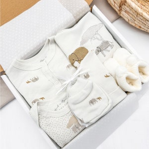 New Baby Unisex Gift Hamper with Booties Gift Wrapped Set l Baby Shower l Sleepsuit Babygrow Hat Mittens Booties l Baby Gift Boy Girl