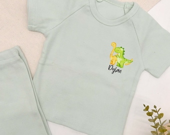 Kleine dinosaurus gepersonaliseerde shortsset | Meerdere kleuropties| Babyjongen peuter unisex outfit zomerbroek T-shirt kinderen blauw geribbeld