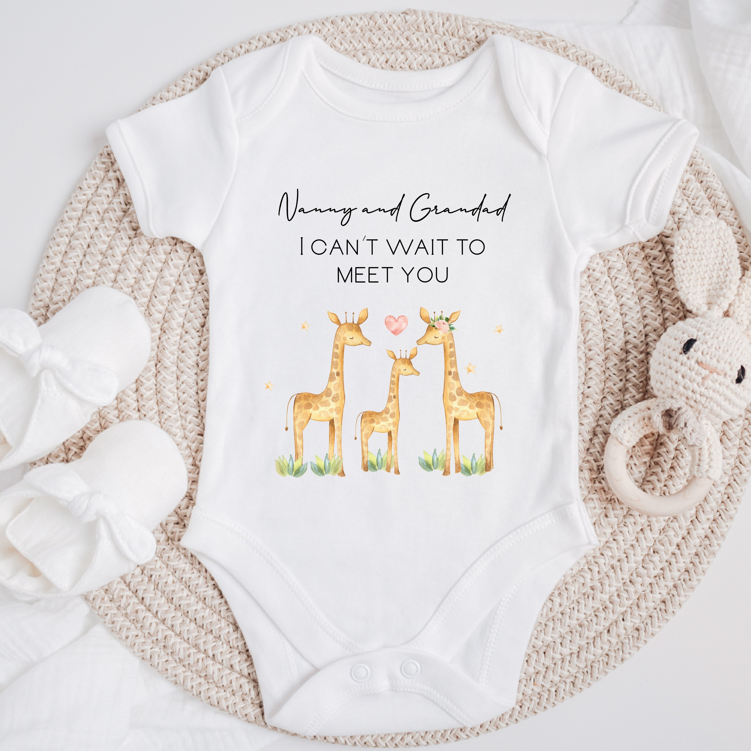 Personalised Nanny Grandad I Can&#39;t Wait To Meet You Giraffe Baby Announcement Vest | Pregnancy Reveal | Newborn | Baby Shower Gift Present