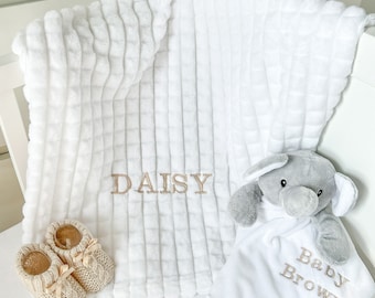Manta blanca unisex bordada personalizada / edredón de elefante / manta, edredón y botines conjunto de regalo (bebé niña niño babyshower recién nacido)