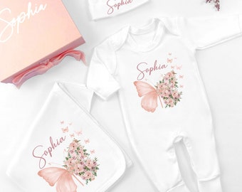 Set regalo personalizzato con abbigliamento per neonata con farfalla floreale personalizzata (tutina/cappello/coperta/confezione regalo) Regalo per genitori che tornano a casa