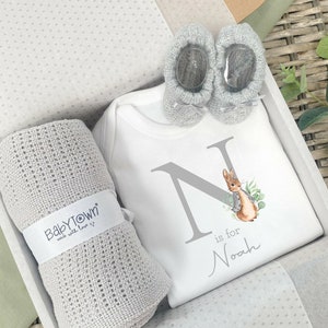 Personalised New Baby Unisex Gift Hamper Set | Baby Blanket Booties Baby Vest Bodysuit | Babygrow Newborn Baby Shower Gift Present Outfit