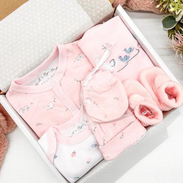 Cesta rosa para niñas con botines opcionales regalo envuelto l regalo de baby shower l traje de dormir l babygrow l regalo de bebé l nuevo bebé l nueva niña