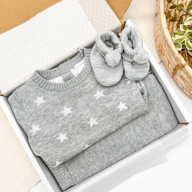 Elephant Bubbles New Baby Unisex Gift Wrapped Clothing Set with Grey Booties Hamper Babygrow Boy Girl Unisex Gender Neutral Baby Newborn Knitted Star Set
