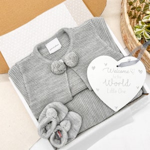 Elephant Bubbles New Baby Unisex Gift Wrapped Clothing Set with Grey Booties Hamper Babygrow Boy Girl Unisex Gender Neutral Baby Newborn 2 Peice Grey Set