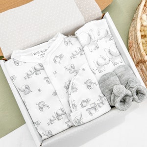 Elephant Bubbles New Baby Unisex Gift Wrapped Clothing Set with Grey Booties Hamper Babygrow Boy Girl Unisex Gender Neutral Baby Newborn Elephant Fam WF1674