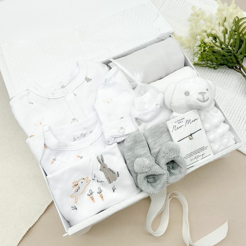 New Baby Unisex Gift Hamper with Booties Gift Wrapped Set l Baby Shower l Sleepsuit Babygrow Hat Mittens Booties l Baby Gift Boy Girl Cream Bunnies Lux