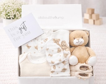 New Baby Unisex Clothing Gift Hamper | Gift Boxed Set l Baby Shower Present | Babygrow Comforter
