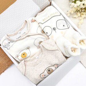 New Baby Unisex Gift Hamper with Booties Gift Wrapped Set l Baby Shower l Sleepsuit Babygrow Hat Mittens Booties l Baby Gift Boy Girl Organic Brown Bears