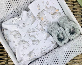 Elephant Bubbles Neues Baby-Unisex-Kleidungsset in Geschenkverpackung mit grauen Stiefeletten (Babystrampler für Jungen und Mädchen, Unisex, geschlechtsneutral, für Neugeborene)