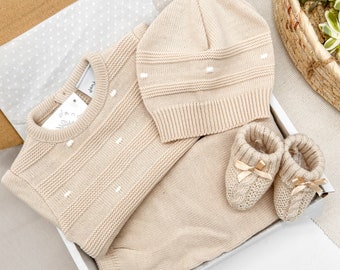 New Baby Unisex Knitted Gift Hamper Gift Wrapped Set l Baby Shower l Sleepsuit Babygrow Hat Mittens Booties l Baby Gift Boy Girl