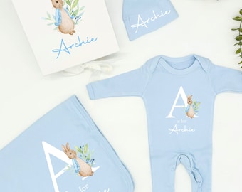 Ensemble cadeau personnalisé lapin bleu initial nouveau panier de vêtements pour bébé garçon (coffret cadeau couverture de bonnet pour bébé) cadeau de retour à la maison baby shower