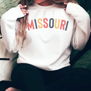 Missouri Sweatshirt, 2022 Trending Colors, Missouri Birthday, Missouri Lover, Plus Sizes, Vintage Style, Varsity Missouri Sweatshirt Gift