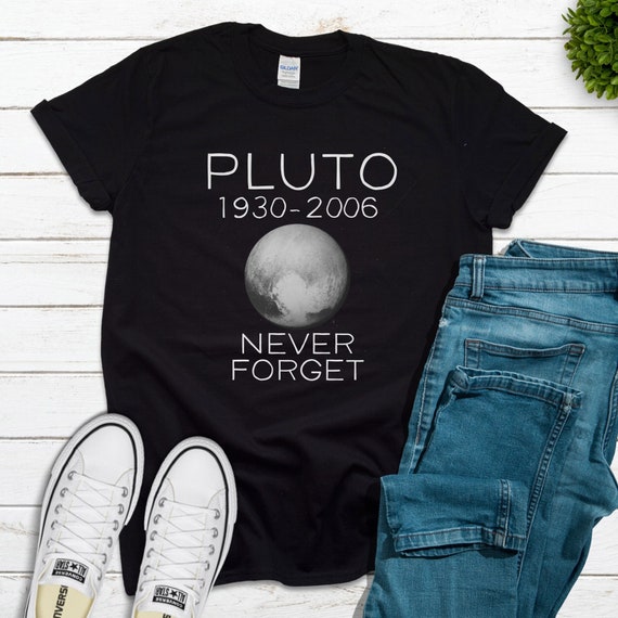 Pluto Never Forget T-Shirt Funny Science Geek Nerd Tee Gift Pluto Never Forget T-Shirt Funny Science Geek Nerd Tee Gift