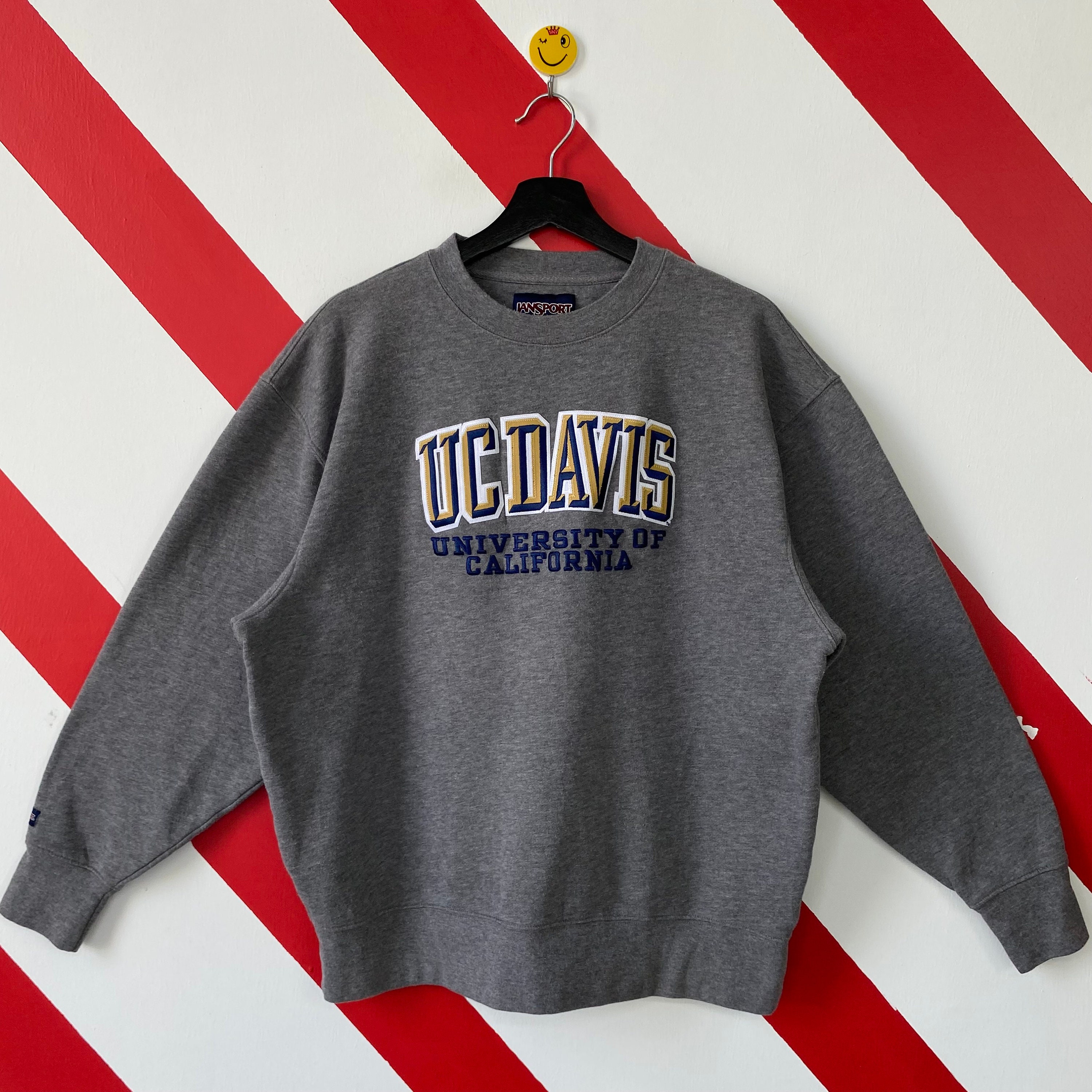 Vintage UC Davis Aggies Sweatshirt UC Davis Crewneck University California Davis Pullover Pullover UC Davis Aggies Patch Logo Grau Groß Vintage UC Davis Aggies Sweatshirt UC Davis Crewneck University California Davis Pullover Pullover UC Davis Aggies Patch Logo Grau Groß