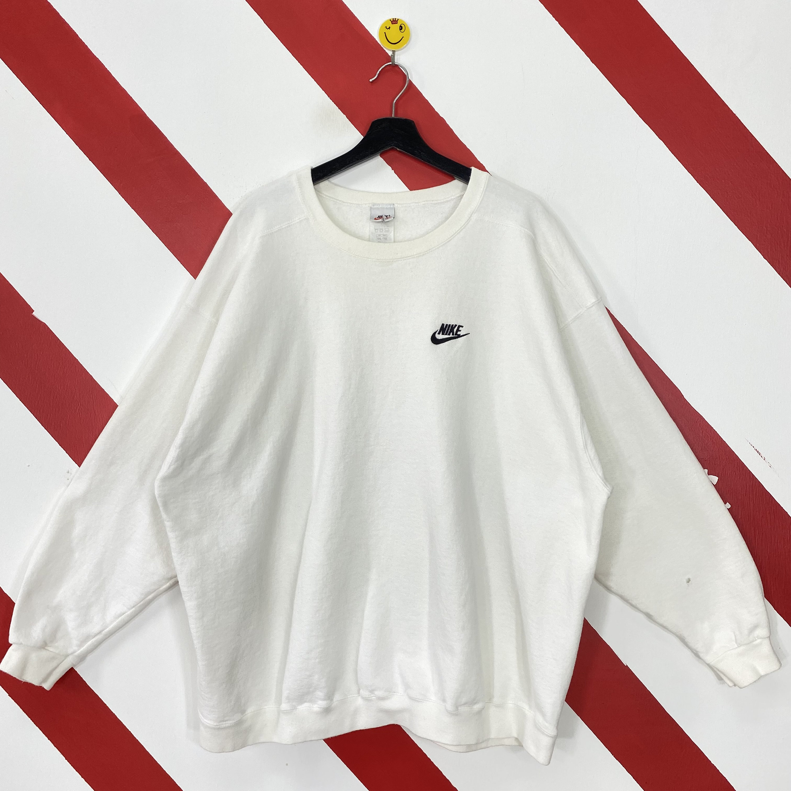 white nike vintage sweatshirt