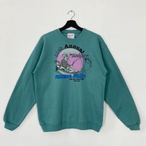 Vintage anos 90 Outdoor Outfitters Moletom com capuz de peixe Great American Sweater Pullover Lake And Timber Estampa de peixe Logotipo Verde Médio