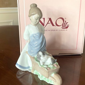 The Colors of My Garden NAO by Lladro Porcelain Figurine Made in Spain