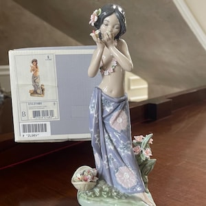 Lladro “aroma of the Islands” No. 1480 Porcelain Figurine