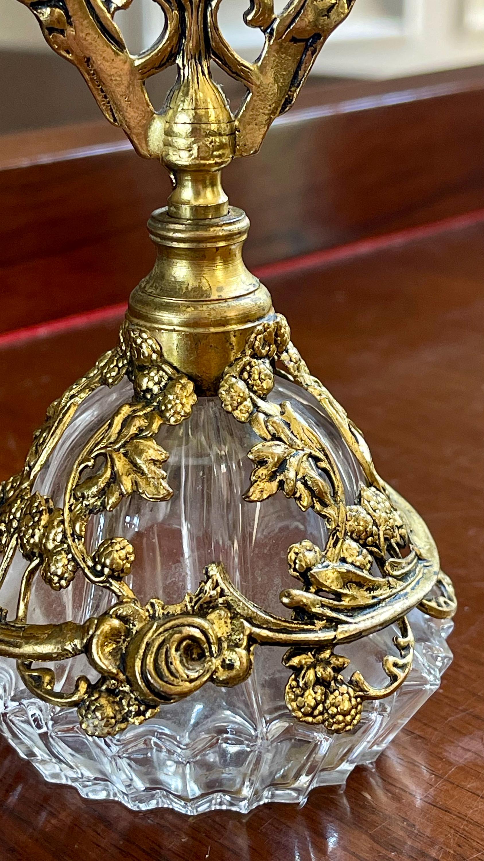 ヴィンテージ真鍮とガラスの香水瓶、エレガントな香水瓶、真鍮オルモル