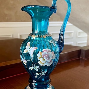 Fenton Glass 24 cm große handgemalte Schmetterlingsvase aus der New Century Collection; Fenton Handbemalte Vase