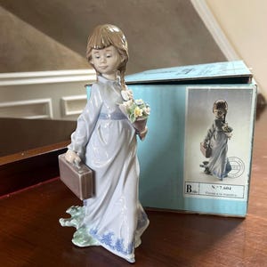 Lladro “School Days” Porcelain Figurine 7604 Mint Condition In Original Box