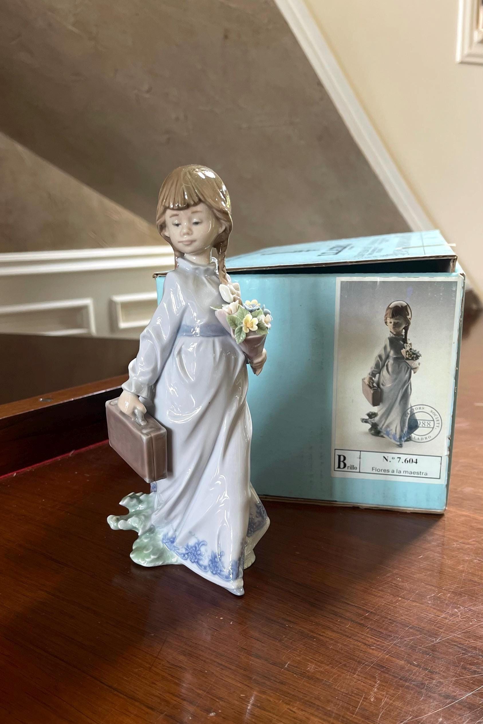 Lladro “school Days” Porcelain Figurine 7604 Mint Condition