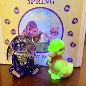 Fenton Spring Holiday Parade Uranium Burmese Glass And Amethyst Hand Painted Duck And Bunny Rabbit Mint In Box