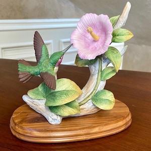Andrea by Sadek Hummingbird With Hibiscus Figurine 9772 Made in Japan